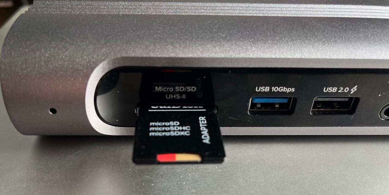 tbt4-udz full size sd card partially inserted