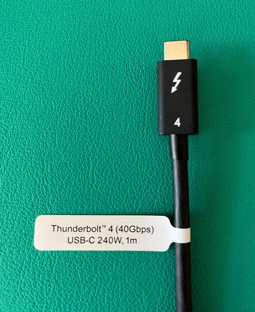 002_tbt4-udx1_cable_flag
