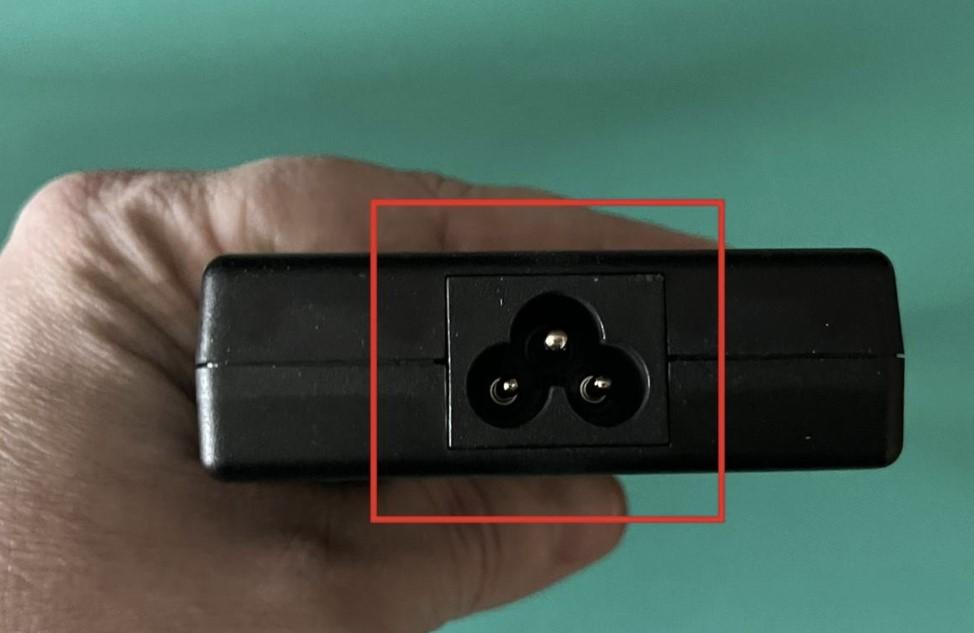006_tbt4-udx1_power_adapter_inlet