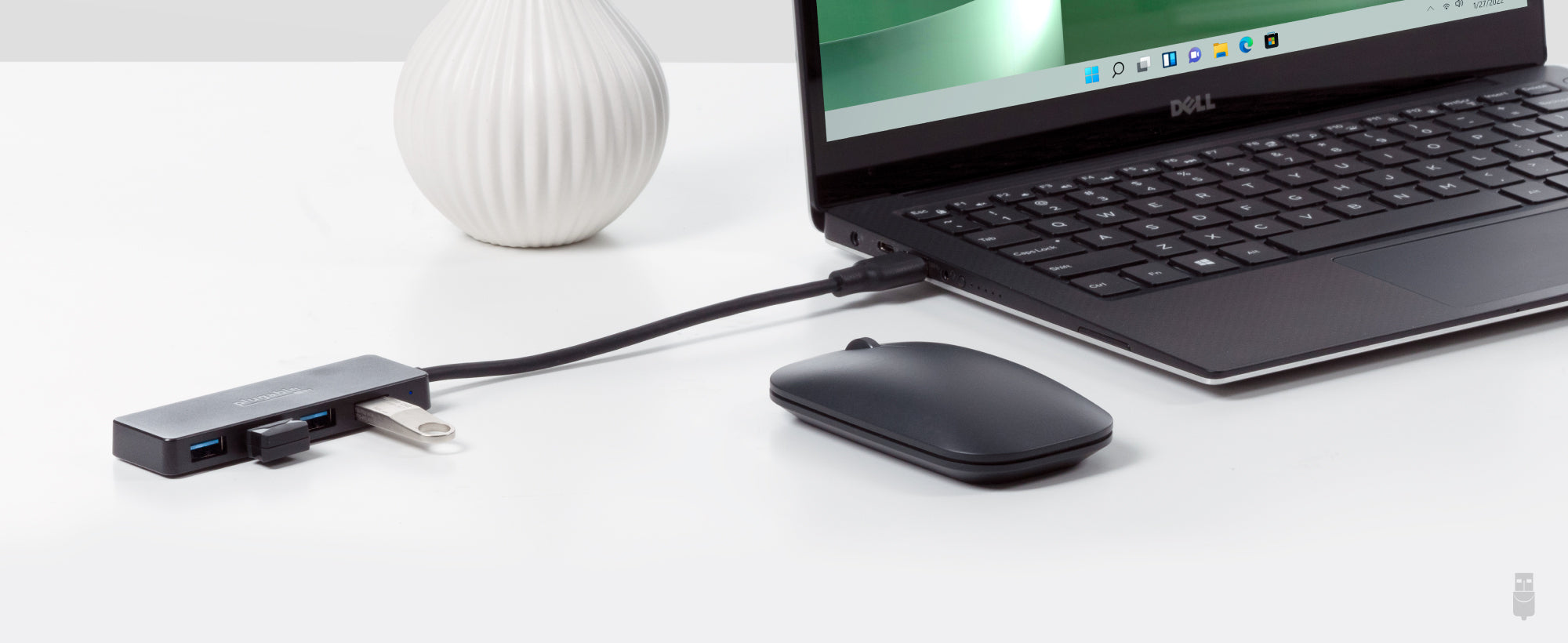 The USB3-HUB4A connecting a Wireless Mouse and Thumb Drive to a laptop.